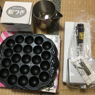 鉄製たこ焼き器とステンレス粉つぎ、ミニホットサンドメーカー