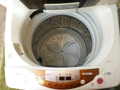 TOSHIBA　洗濯機7キロ　2004年　高さ９６　幅６０　奥行５７