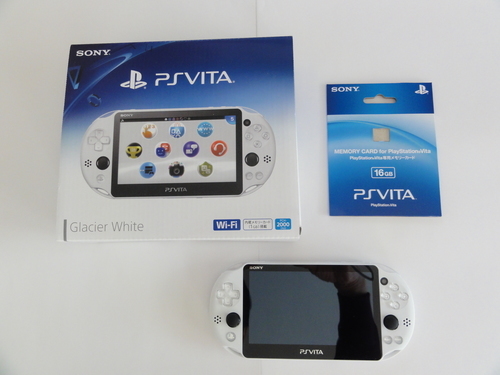 PS Vita PCH-2000  + 16Gメモリーカード　極美品