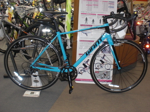 ＧＩＡＮＴ　DEFY４　２０１６年モデル　型落ち特価