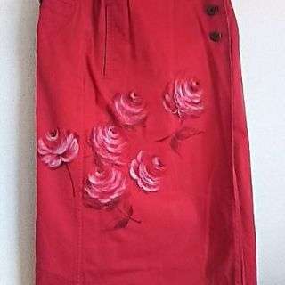 赤い巻きスカート(手描きの薔薇)  もったいない🌹あ～と