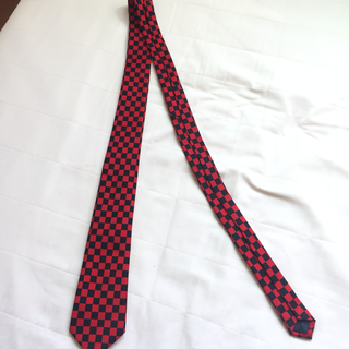 赤黒チェックのネクタイ