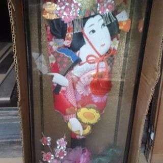 日本人形と羽子板(昭和の古い物でです)