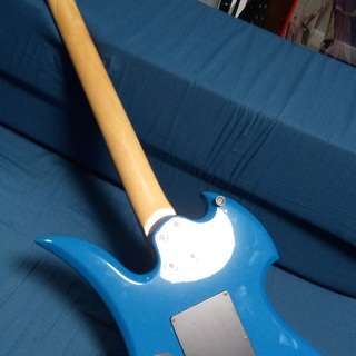 値下げ B.C.Rich エレキギター 青色のモッキンバードになります。