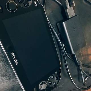 PSVITA　本体とメモリーカード64GB