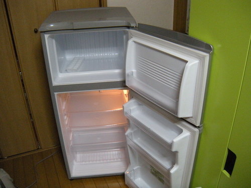 冷凍冷蔵庫『新品同様』　AQR－１１１E　単身向き、容積１０９L　H１０８８ｍｍ