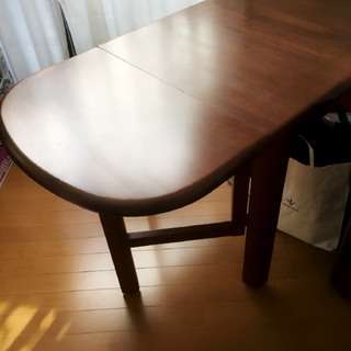 伸縮するテーブル