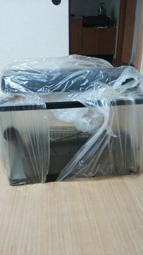 熱帯魚を飼育する60センチの水槽×2と専用台でセットです。