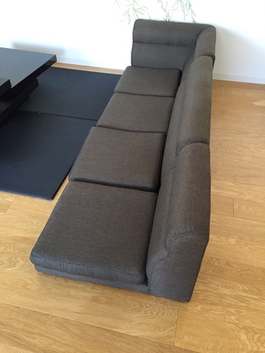 モスグリーンのソファ（3人掛け） / Couch 3 separated seats (1set)