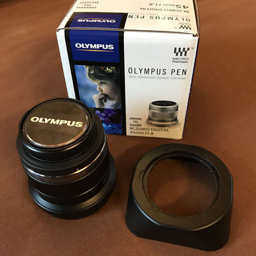 未使用品・OLYMPUS単焦点レンズ・45mm f1.8・プロテクター&フード付き