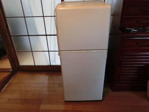 値下げしました。2008年製でも問題なく使える東芝の２ドアー冷蔵庫です。内部も綺麗な清掃状態です。１２０リットル冷蔵庫です。