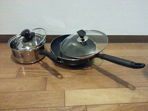 調理器具（フライパン、鍋、水切りボール）