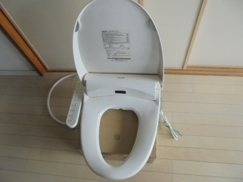 東芝　温水洗浄便座　ウォシュレット　２０１４年製