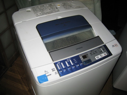 ２０１０年製日立全自動洗濯機８キロタイプ　￥９，５００・運送別途承ります￥３，５００（消費税含む）