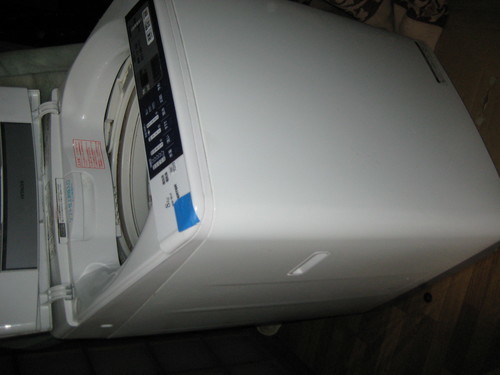 ２０１０年製日立全自動洗濯機８キロタイプ　￥９，５００・運送別途承ります￥３，５００（消費税含む）