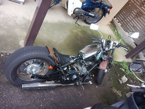 ホンダのマグナの改造車