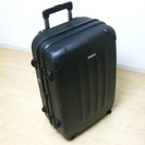 【無料で】　スーツケース・黒色　ただし取っ手とカギレバー一部が壊...