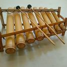 バリ島の伝統的な楽器 ガムラン 竹のガムランです