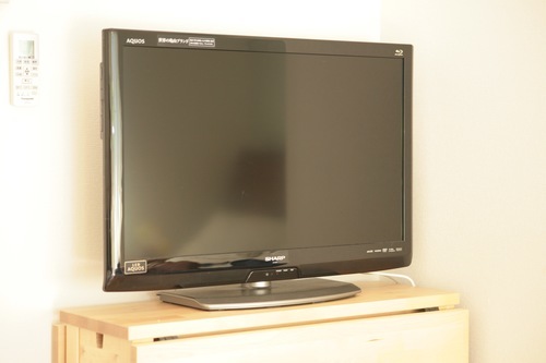 SHARP32型　薄型ブルーレイ内蔵　TV