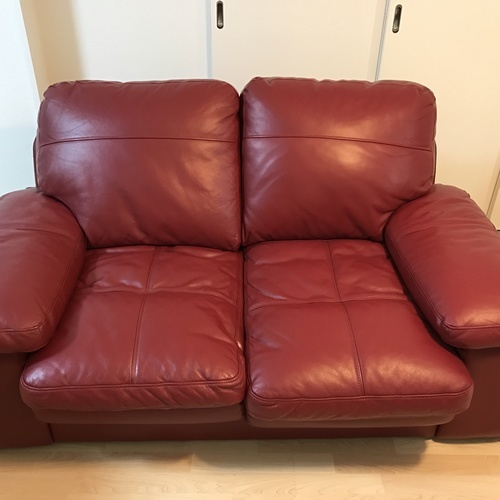 ３か月程前に購入の美品！ニトリ　本革　2人用ソファ　RED　Nステイツ　急ぎです＞＜