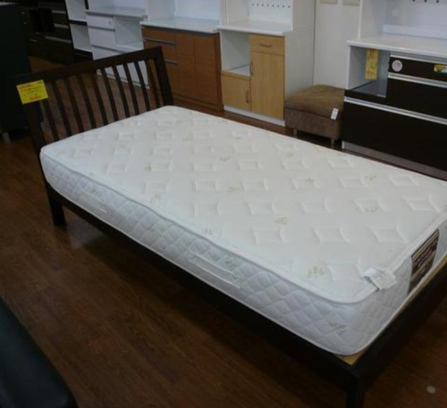 ニトリの木製シングルベッド