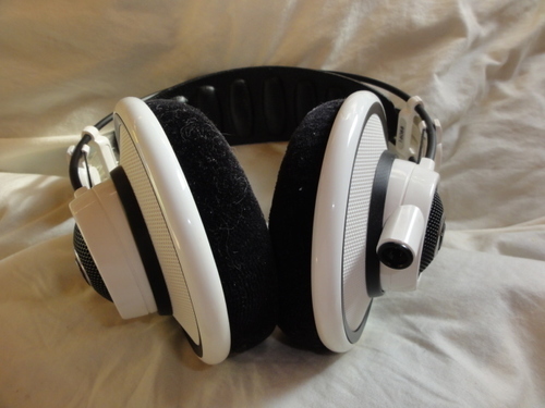 ＡＫＧ　 Q ７０１