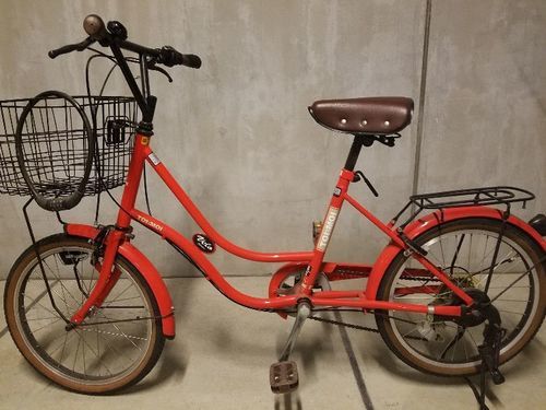 赤色　つや有り　小さめタイヤ　70%OFF