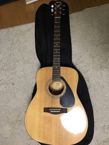 YAMAHAのアコースティックギター f310