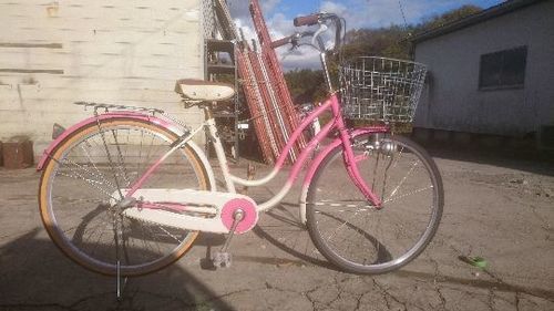 26インチ自転車ピンクと白ツートン
