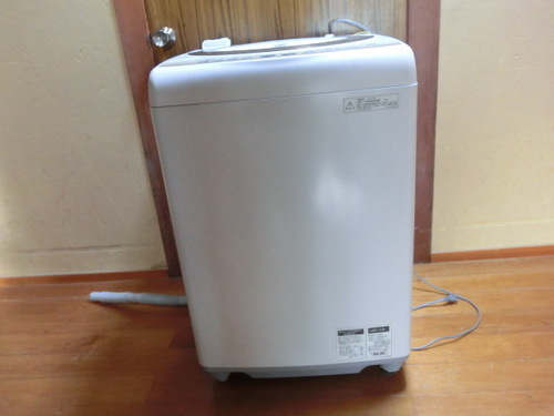 2012年式のシャープの全自動洗濯機です。７ｋｇと大型です。風呂からも残り湯洗いが出来ます。ホースもついています。