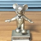 ミッキーマウスの銅像