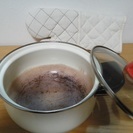 ホーロー鍋とオマケのミトン