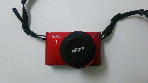 価格は安く 再出品【超美品】ニコンのデジカメNikon 1 J1赤 デジタルカメラ