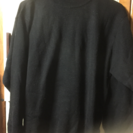 黒いハイネックセーター