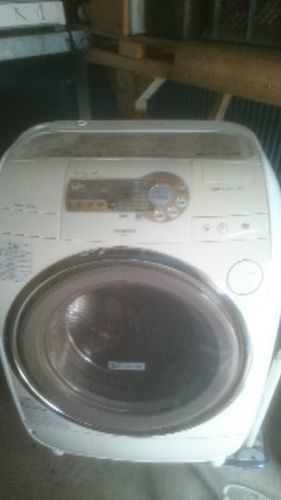 日立ドラム式洗濯機AD-V2
