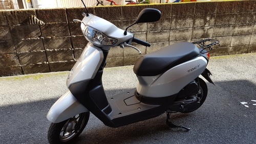 新型タクト2016年式最新モデル　走行2000キロ　殆ど美品。新品に近い状態です。傷なし。自賠責付き（平成31年2月まで）