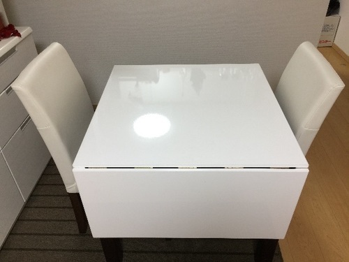 ダイニングテーブルセット(2〜4人用) 売ります