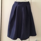 新品☆ ミモレ丈のスカート レディースＭサイズ 紺色