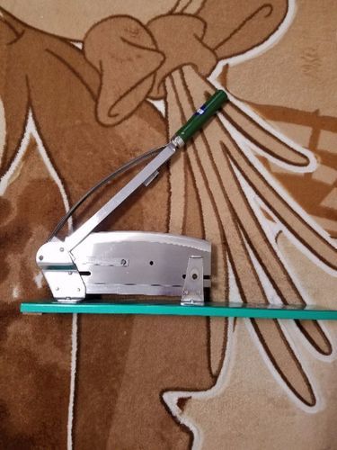 押し切り機です。