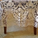 イタリア製 刺繍入りリネンのテーブルクロス