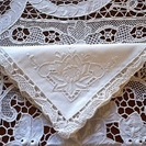 イタリア製 刺繍入りリネンのテーブルクロス