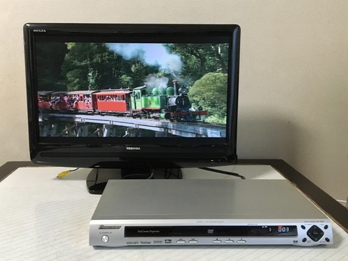 東芝 REGZA 22インチ 22AV550 [2008年製] + パイオニア DVDプレーヤー DV-484　★値下げしました！