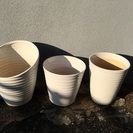 白い陶器の植木鉢