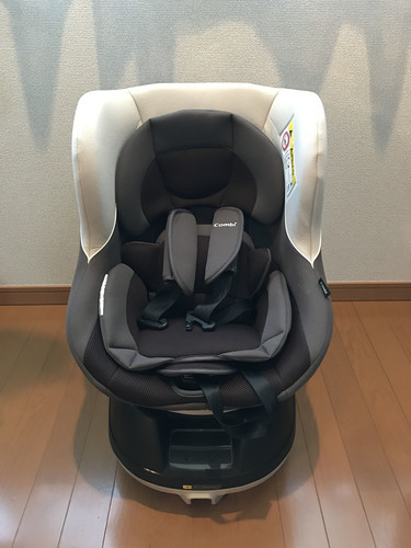 【値下げしました】美品チャイルドシート　コンビ ネセルターン