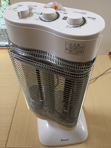 【美品】しっかり暖かい電気ストーブ ダイキン セラムヒート2012年購入