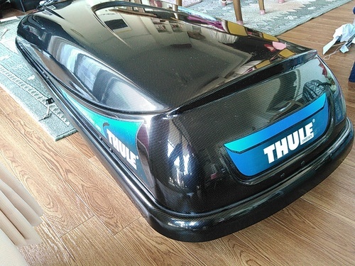 ルーフボックス（THULE)とアルミエアロバーのセットです。