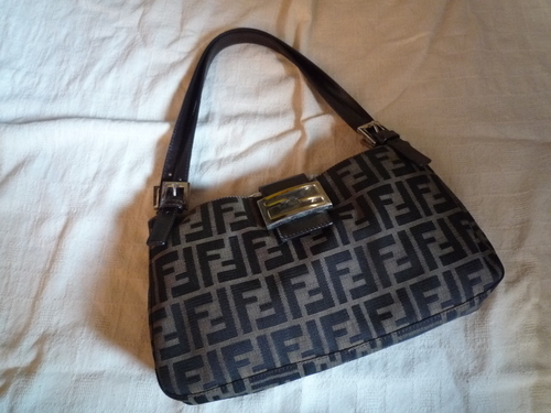 美品　ＦＥＮＤＩ　フェンディ　バッグ