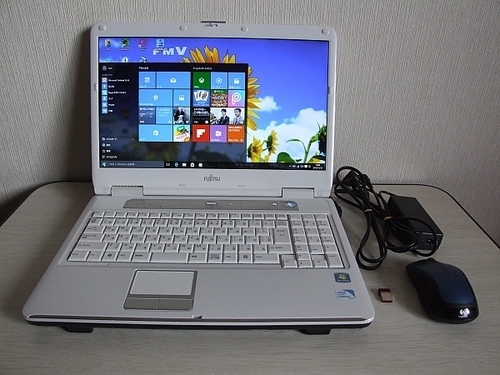 Fujitsu FMV-BIBLO AH30/E ノートパソコン