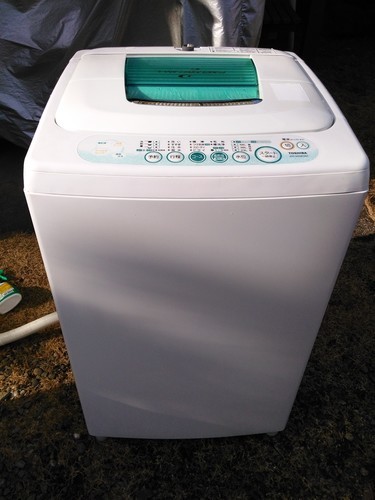 TOSHIBA　洗濯機　2008年　5キロ　高さ92　幅56　奥行53