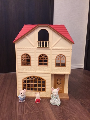 美品 シルバニアファミリー 3階建てのおしゃれなお家とその他いろいろのセット オリヴィア 広島のおもちゃ 人形 の中古あげます 譲ります ジモティーで不用品の処分
